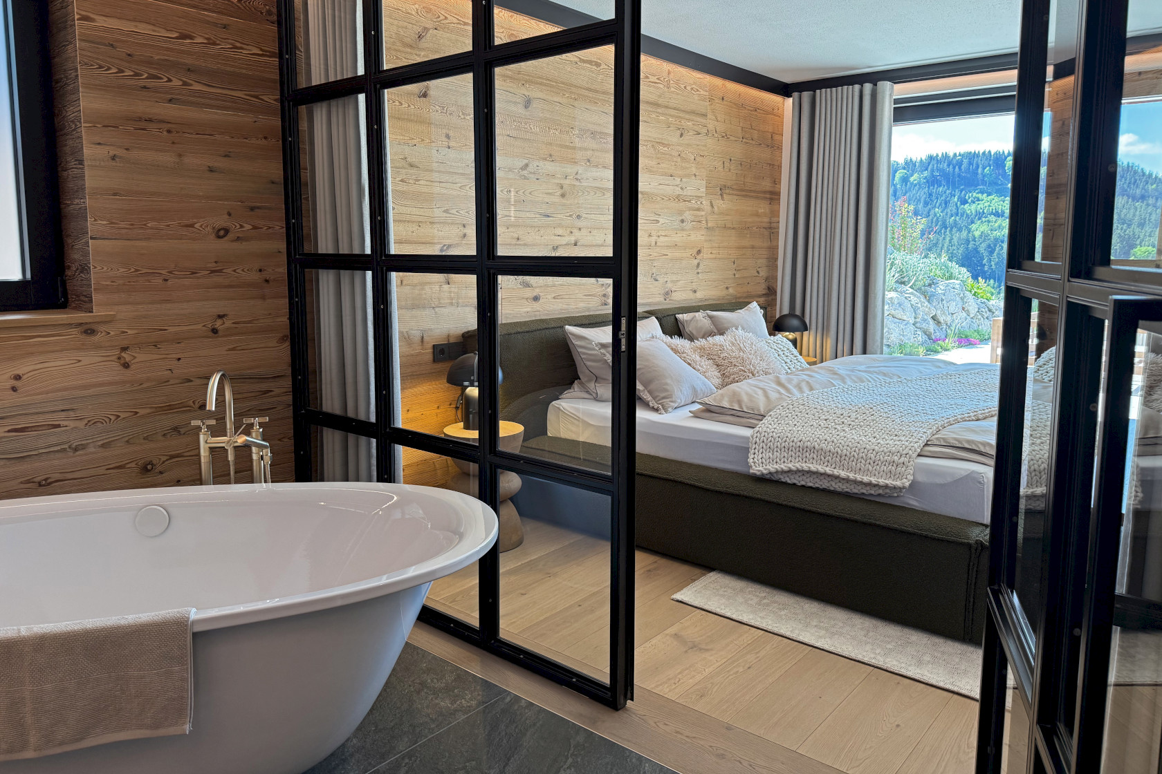 Master Schlafzimmer im Chalet Mädesüss